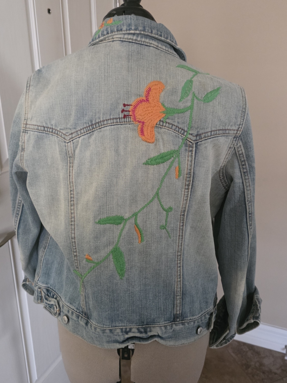 GAP Light Blue Denim Jacket with Multicolor Floral Embroidery - Picture 7 of 7